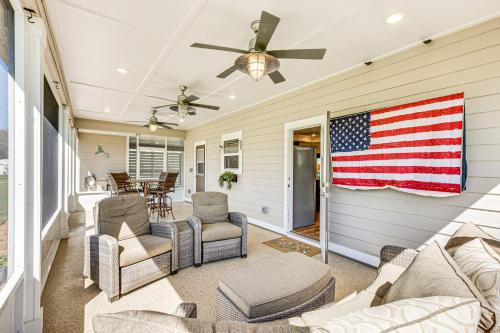 18 Mi to FSU: Quaint Cottage on 8 Acres w/Grill!