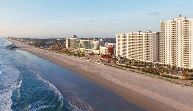1BD/Daytona - Oceanfront Resort w/Pools, Nearby Attractions and Popular Beaches!