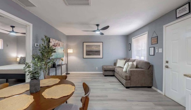 1BR/1BA Chic Home King Bed Smart TV’s