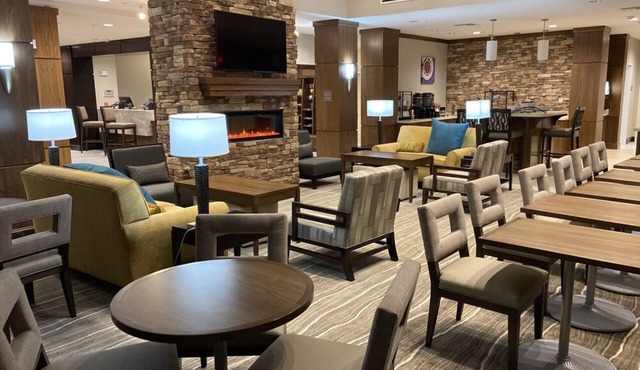 1BR King Suite w/Kitchen | Daily Breakfast + Pool