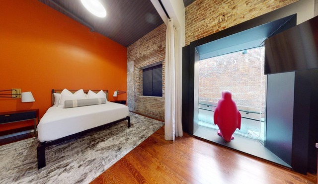 1BR - Natural Light throughout - Courtyard & Street Views