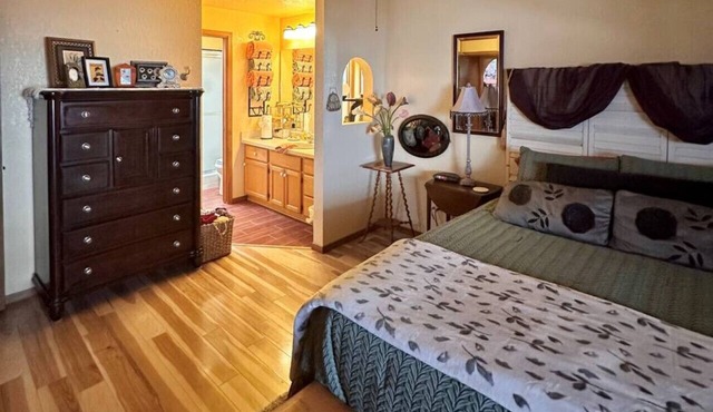 2 bed/2 bath quiet neighborhood