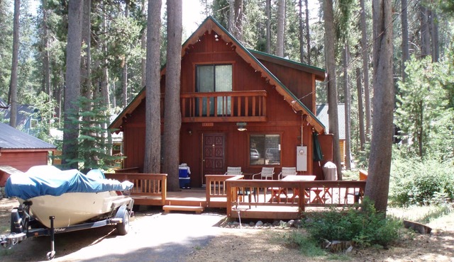 2 bedroom, 2 bath, sleeps 6 adults. West End of Donner Lake DLR#021