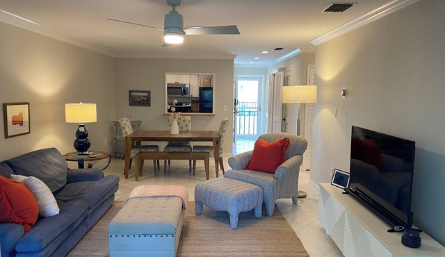 2 Bedroom Beachside Condo, Walk to Vero Beach's Best Beach