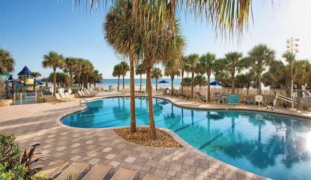 2 Bedroom Deluxe Condo w/Kitchen, Sleeps 8, on Daytona Beach, Ocean Walk Resort