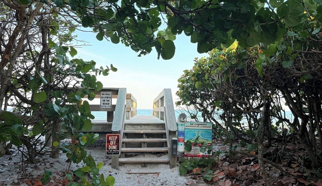 2-bedroom house in Satellite Beach I 4 Min Walk from the Beach