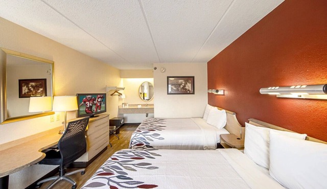 2 Comfortable Stays Nearby Canton’s Best Shopping and Dining Spots