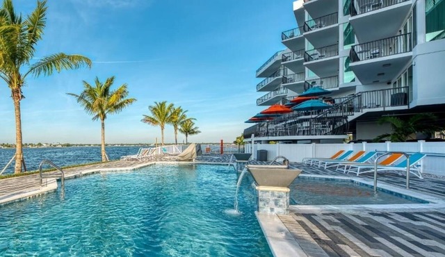 2 Cozy Units with Sunset Views! Outdoor Pool and Free Parking!