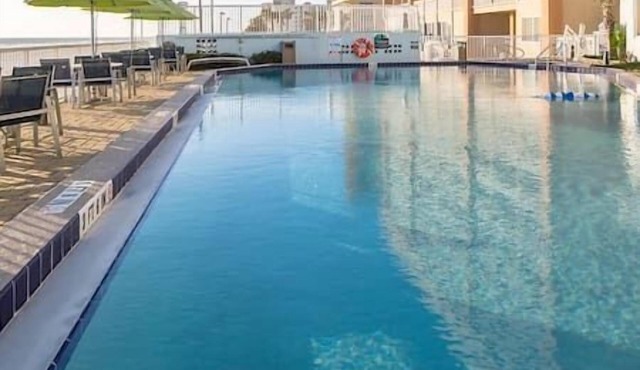 2 Daytona SeasBreeze Resort, Pool, Hot Tub