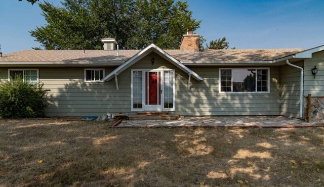 2 Homes, Stunning Mountain Views, Spring Season! Good Value.