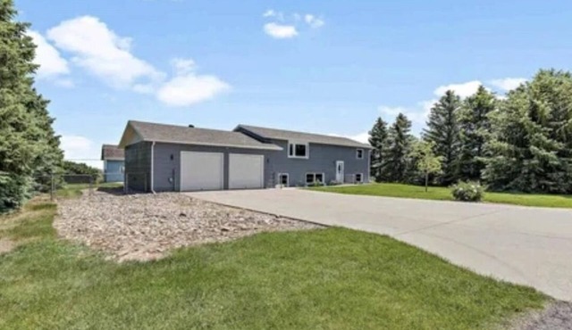 20min from Sturgis! Great home for sturgis rally couples! Room for trailer/bikes