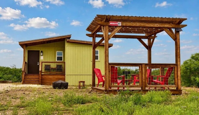 22 Eleven Mesquite cozy cabin BBQ grill, Firepit, Pergola