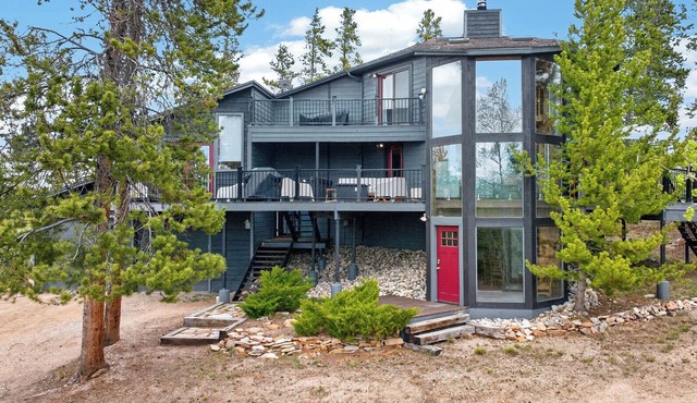 233 Tabernash Drive 4 bedroom mt retreat, mt views, 2 living rooms, large deck