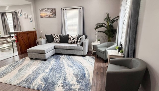 2bd/1ba Home-Minutes from Casino