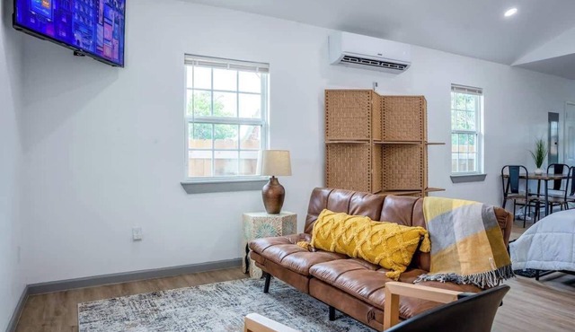 2BR Duplex Sleeps 8 Downtown Amarillo Corp Stays