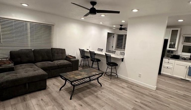 2BR Gem: Modern Comfort & Style