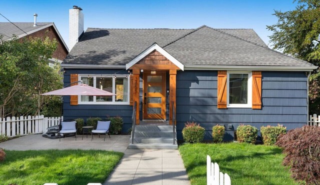 3 BDRM Luxury Craftsmen | Queen Anne | Family/Pet+