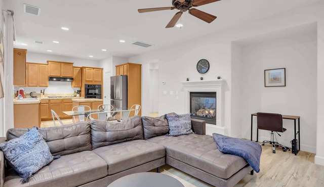 3-bedroom/2.5bath/5TVs/Sleeps 12