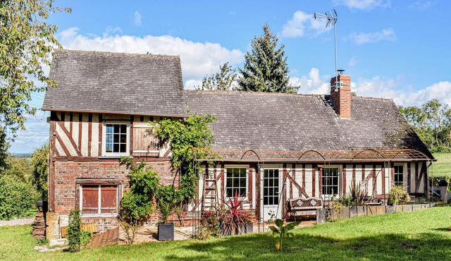 3 bedroom accommodation in Crouttes