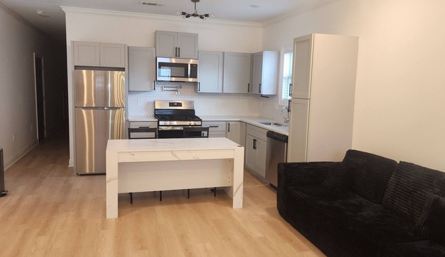 3-bedroom duplex home located in the historic 7th ward with WiFi, AC