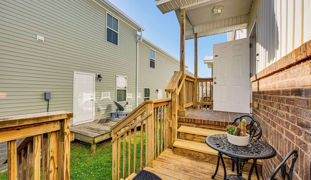 3 Mi to Fsu! Pet-friendly Townhome w/Pool Access