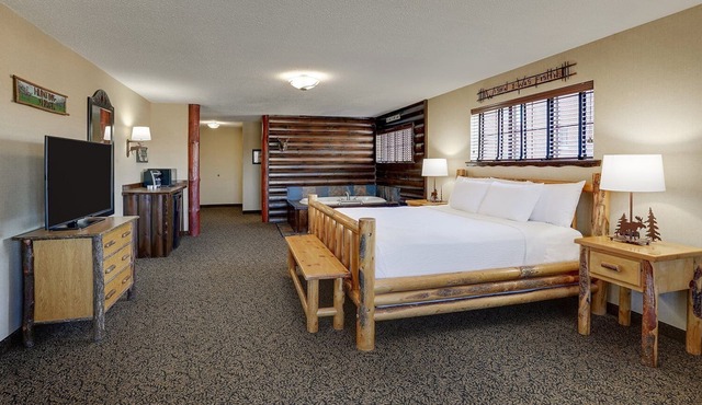 3 Suites | Stoney Creek Moline w/Pool | 1.5 mi to Rock Island Arsenal Museum
