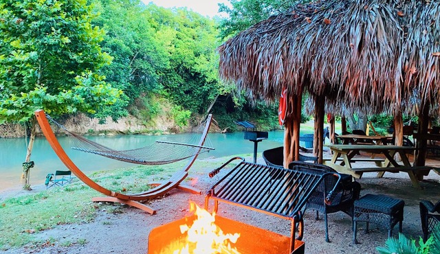 #38 Son's River Ranch - Glamping Cabin w/2 Queen Beds