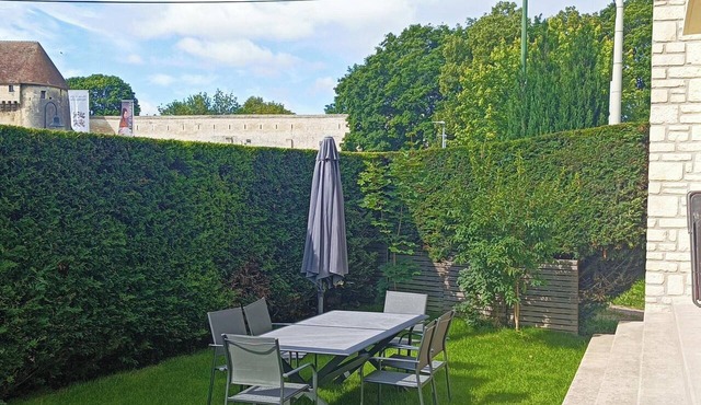 3D visit available - Renovated house in the center of Caen with parking and garden