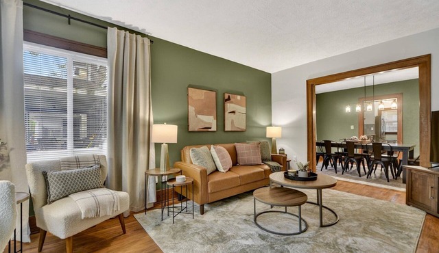 4 bed/2 bath, Relaxing, Seating for 8, Family Gathering location