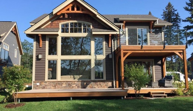 4 bed 3 bath Villa on Lake Muskoka!