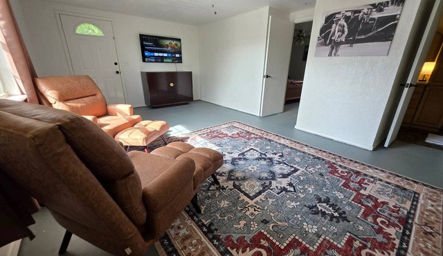 4-bedroom 2 bath home in Medicine Park. Walking distance to downtown and Dam.
