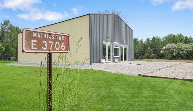 4 Bedroom Modern Barndominium near Marquette , Escanaba and Pictured Rocks