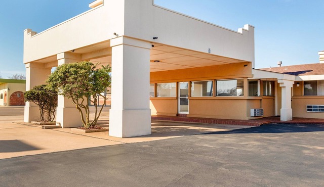 4 Budget-Friendly Units! FREE Parking, Minutes to National Route 66 Museum