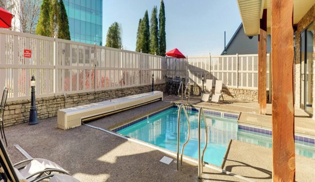 4 Suites | Stoney Creek Hotel Moline | 4.6 mi to Quad City International Airport