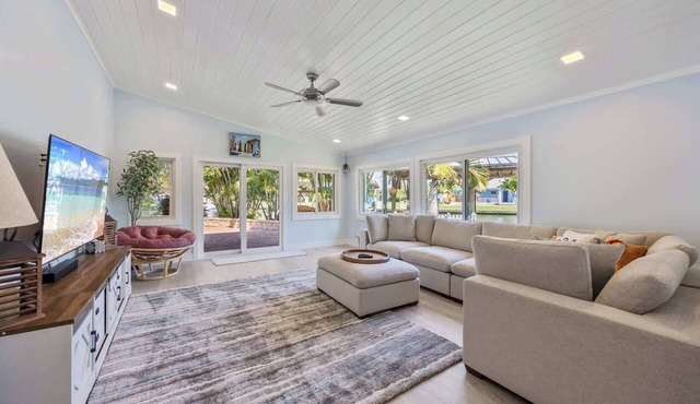 4BR/2.5BA Waterfront Oasis w/Pool & Dock