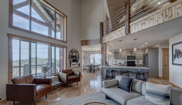 4BR Missing Link Chalet at Terry Peak w/ Hot Tub!