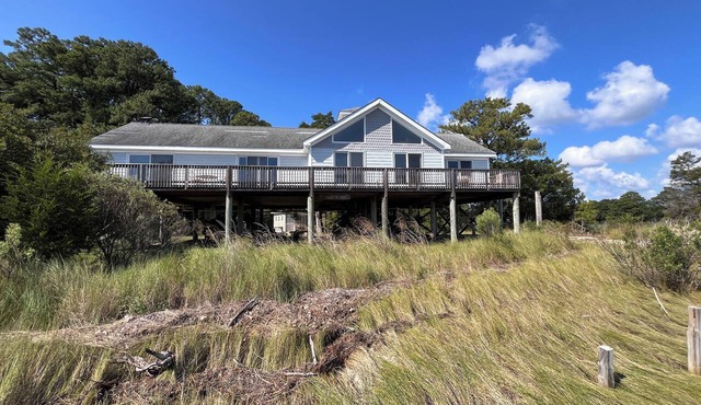 4BR Riverfront Stilt Home w/Panoramic Views & Private Beach in Gloucester, VA