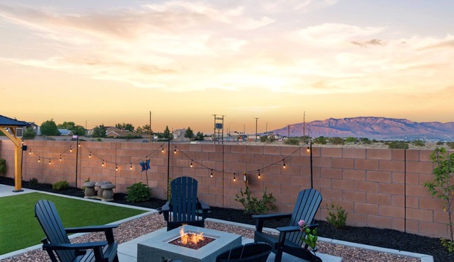 4BR Sandia View Retreat with Fire Pit + Putting Green