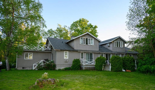 8 Mayfair Entire 10BR Cottage Beach, Kayaks