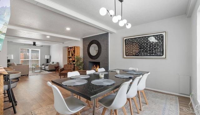 8BR Bethany home near SNU & Wiley Post. Fenced yard, full kitchen. Sleeps 14. #RS