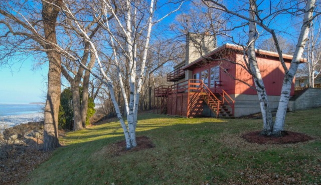 A beautiful bayside cottage perfect for family stays!