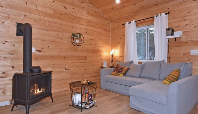 A cozy getaway in Hastings Highlands!