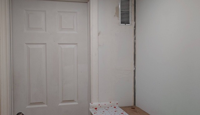 A Private room and bathroom at PandaMotelDotCom