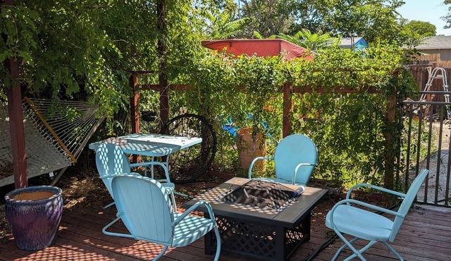 Accommodating Casa in quiet neighborhood, close to Old Town, Zoo.