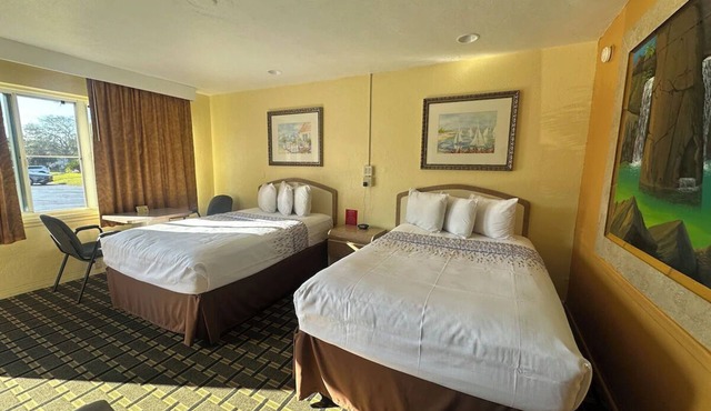 Affordable 2 Queens Near Sun Splash Park – Less than 4 Miles Away - 4 Units!