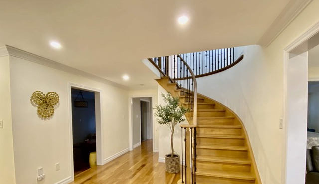 Affordable and Spacious 2 bedroom house in a quite neighborhood and all amenties
