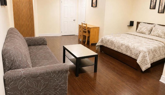 Affordable Spacious Private Suite & Ensuite Bath & Free Parking Near Toronto Pearson Airport