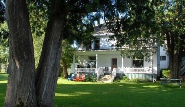 Albert Manor - Large 5 Br Lakeside House in Severn Bridge.