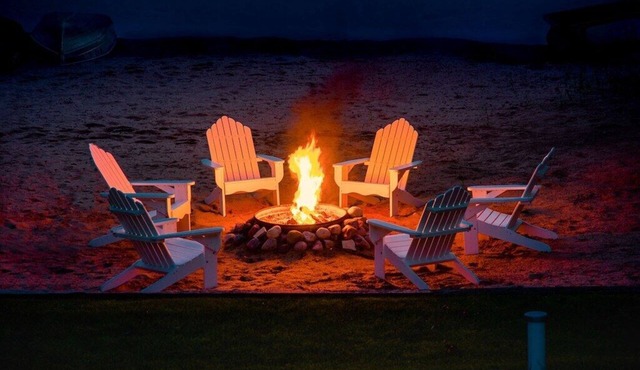 Amazing Large Sandy Beach, Hot tub, Fireplace, Dog Welcome, Kayaks, Paddleboards