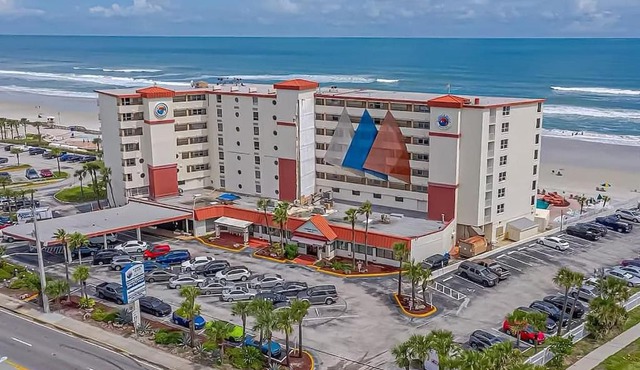 Amazing Studio Steps Away From The Atlantic Ocean!